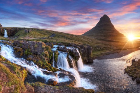 Obraz Wieloczęściowy Góra Kirkjufell Z Wodospadami Obraz Wieloczęściowy Góra Kirkjufell Z Wodospadami