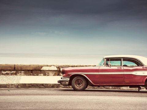 Obraz Wieloczęściowy Stare Amerykańskie Auto W Stylu Retro Obraz Wieloczęściowy Stare Amerykańskie Auto W Stylu Retro