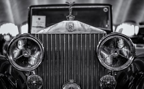 Obraz Wieloczęściowy Rolls Royce Z Bliska Obraz Wieloczęściowy Rolls Royce Z Bliska