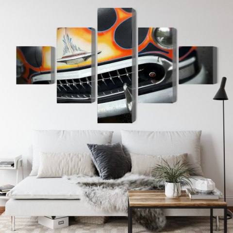 Obraz Wieloczęściowy Zabytkowy Samochód Z Płomieniami Obraz Wieloczęściowy Zabytkowy Samochód Z Płomieniami