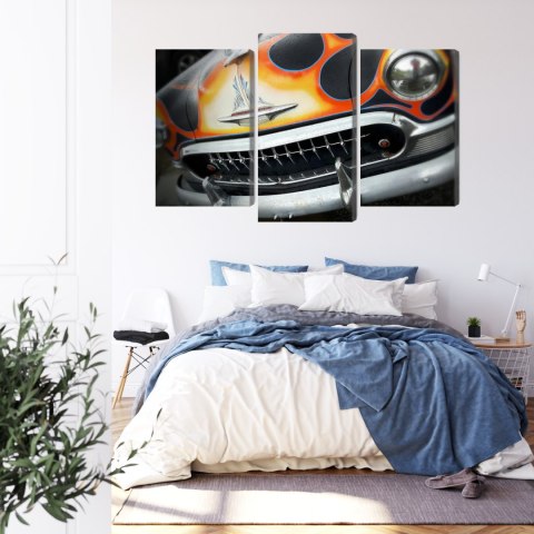 Obraz Wieloczęściowy Zabytkowy Samochód Z Płomieniami Obraz Wieloczęściowy Zabytkowy Samochód Z Płomieniami