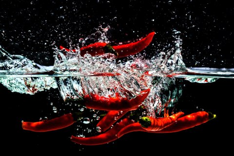 Obraz Wieloczęściowy Chili W Wodzie