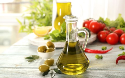 Obraz Wieloczęściowy Dzbanek Ze Świeżym Olejem