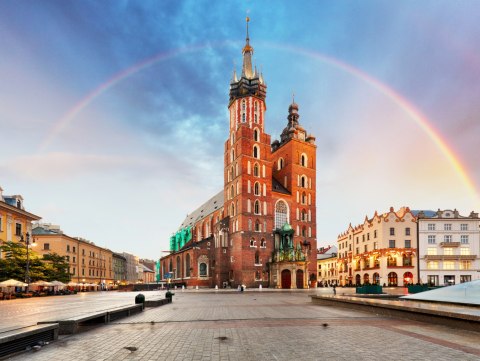 Obraz Wieloczęściowy Bazylika Mariacka W Krakowie Na Tęczowym Tle Obraz Wieloczęściowy Bazylika Mariacka W Krakowie Na Tęczowym Tle
