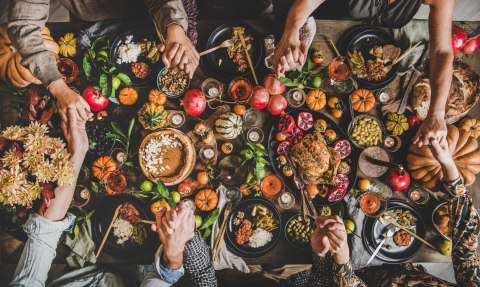 Obraz Wieloczęściowy Stół Był Obficie Nakryty