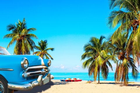 Obraz Wieloczęściowy Varadero Beach Na Kubie I Amerykańskie Auto Obraz Wieloczęściowy Varadero Beach Na Kubie I Amerykańskie Auto