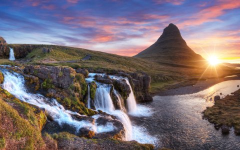 Obraz Wieloczęściowy Góra Kirkjufell Z Wodospadami Obraz Wieloczęściowy Góra Kirkjufell Z Wodospadami