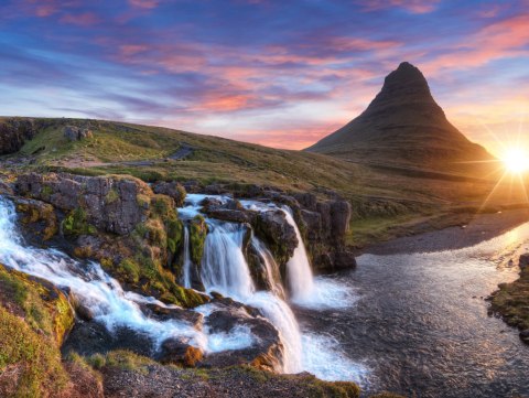 Obraz Wieloczęściowy Góra Kirkjufell Z Wodospadami Obraz Wieloczęściowy Góra Kirkjufell Z Wodospadami