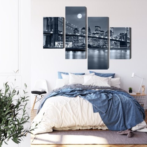 Obraz Wieloczęściowy Nocna Panorama Nowego Jorku Z Księżycem Na Niebie Obraz Wieloczęściowy Nocna Panorama Nowego Jorku Z Księżycem Na Niebie