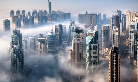 Obraz Wieloczęściowy Panorama Miasta Dubaj We Mgle Obraz Wieloczęściowy Panorama Miasta Dubaj We Mgle