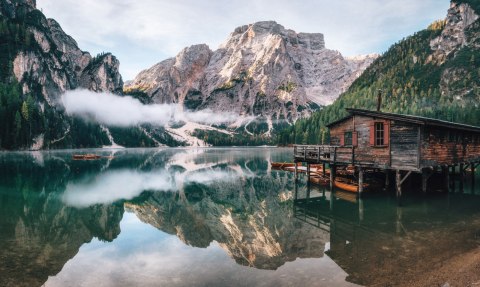 Obraz Wieloczęściowy Domek Nad Włoskim Jeziorem Braies 3D Obraz Wieloczęściowy Domek Nad Włoskim Jeziorem Braies 3D