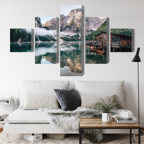 Obraz Wieloczęściowy Domek Nad Włoskim Jeziorem Braies 3D Obraz Wieloczęściowy Domek Nad Włoskim Jeziorem Braies 3D