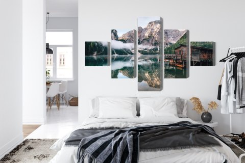 Obraz Wieloczęściowy Domek Nad Włoskim Jeziorem Braies 3D Obraz Wieloczęściowy Domek Nad Włoskim Jeziorem Braies 3D
