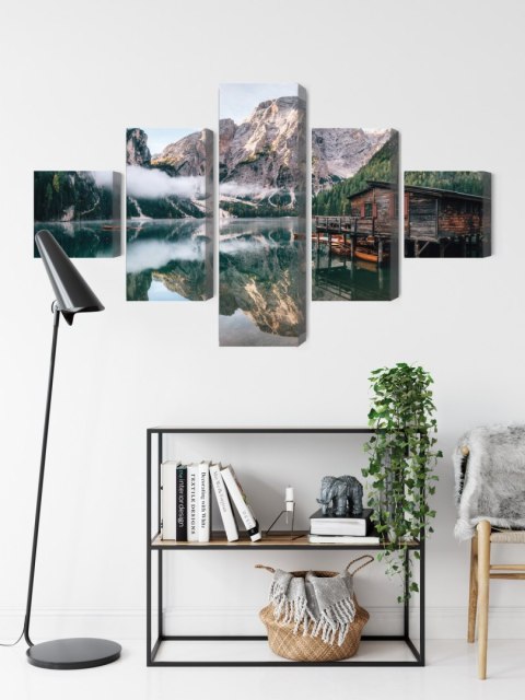 Obraz Wieloczęściowy Domek Nad Włoskim Jeziorem Braies 3D Obraz Wieloczęściowy Domek Nad Włoskim Jeziorem Braies 3D