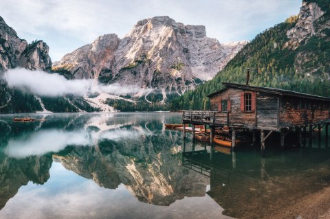 Obraz Wieloczęściowy Domek Nad Włoskim Jeziorem Braies 3D Obraz Wieloczęściowy Domek Nad Włoskim Jeziorem Braies 3D