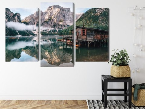 Obraz Wieloczęściowy Domek Nad Włoskim Jeziorem Braies 3D Obraz Wieloczęściowy Domek Nad Włoskim Jeziorem Braies 3D