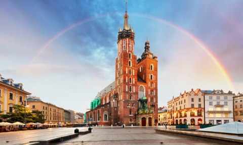 Obraz Wieloczęściowy Bazylika Mariacka W Krakowie Na Tęczowym Tle Obraz Wieloczęściowy Bazylika Mariacka W Krakowie Na Tęczowym Tle