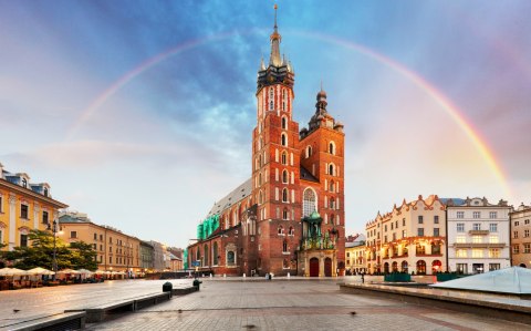 Obraz Wieloczęściowy Bazylika Mariacka W Krakowie Na Tęczowym Tle Obraz Wieloczęściowy Bazylika Mariacka W Krakowie Na Tęczowym Tle