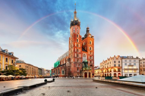 Obraz Wieloczęściowy Bazylika Mariacka W Krakowie Na Tęczowym Tle Obraz Wieloczęściowy Bazylika Mariacka W Krakowie Na Tęczowym Tle