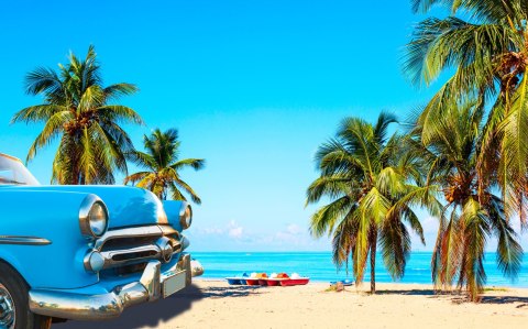 Obraz Wieloczęściowy Varadero Beach Na Kubie I Amerykańskie Auto Obraz Wieloczęściowy Varadero Beach Na Kubie I Amerykańskie Auto