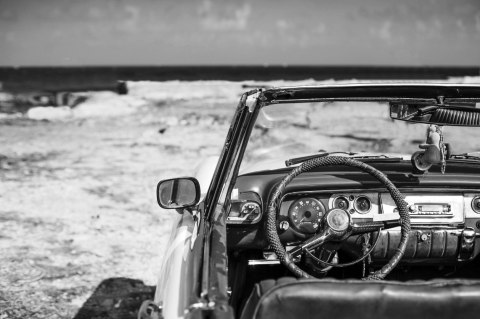 Obraz Wieloczęściowy Wnętrze Starego Kubańskiego Samochodu Obraz Wieloczęściowy Wnętrze Starego Kubańskiego Samochodu