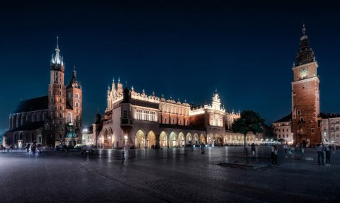 Obraz Wieloczęściowy Krakowskie Sukiennice I Wieża Mariacka Nocą