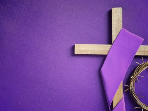 Obraz Na Płótnie Krzyż Na Fioletowym Tle Obraz Na Płótnie Krzyż Na Fioletowym Tle
