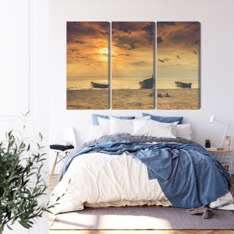 Obraz Wieloczęściowy Łodzie Na Plaży O Zachodzie Słońca Obraz Wieloczęściowy Łodzie Na Plaży O Zachodzie Słońca