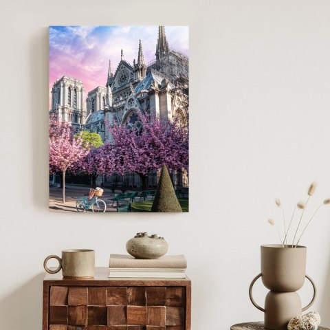 Plakat Katedra Notre Dame De Paris O Wschodzie Słońca I Kwitnące Wiśnie