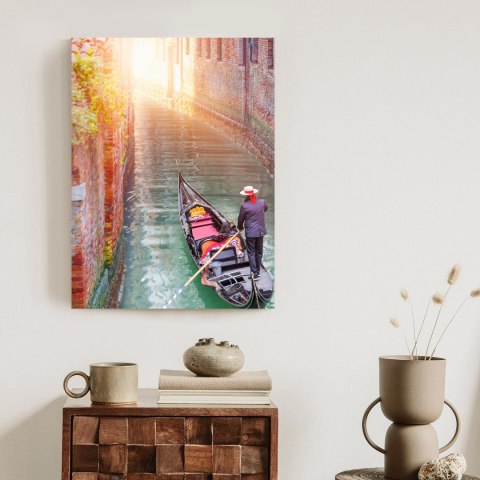 Plakat Gondolier Wenecki Na Zielonych Wodach Kanału