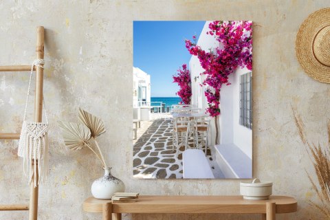Plakat Grecka Architektura Z Różowymi Kwiatami I Widokiem Na Morze