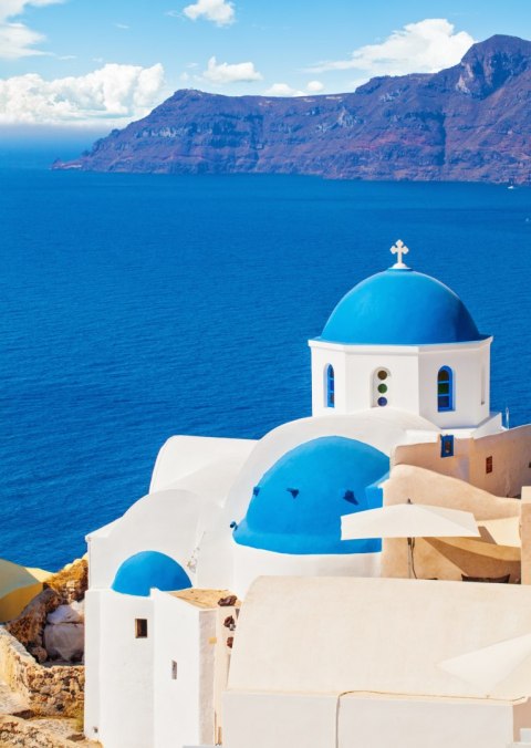 Plakat Krajobraz Santorini Z Białym Kościołem I Widokiem Na Błękitne Morze