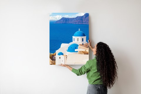 Plakat Krajobraz Santorini Z Białym Kościołem I Widokiem Na Błękitne Morze