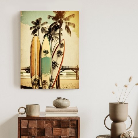 Plakat Deski Surfingowe Na Plaży Oparte O Palmy