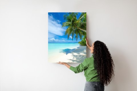 Plakat Tropikalna Wyspa Malediwy Z Białą Piaszczystą Plażą I Morzem