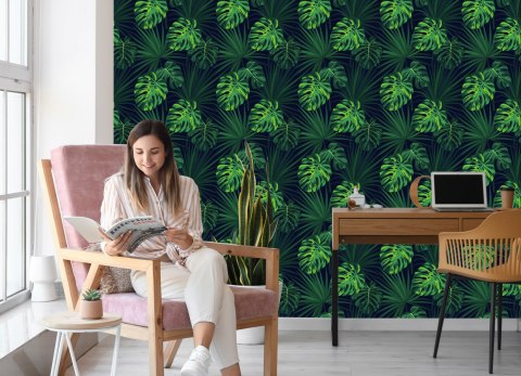 Tapeta Tropikalne Liście Monstery Na Ciemnym Tle