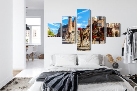 Obraz Wieloczęściowy Powozy Konne Na Krakowskim Rynku