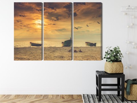 Obraz Wieloczęściowy Łodzie Na Plaży O Zachodzie Słońca