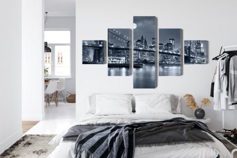 Obraz Wieloczęściowy Nocna Panorama Nowego Jorku Z Księżycem Na Niebie