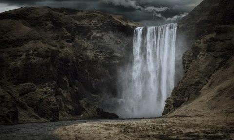 Obraz Wieloczęściowy Majestatyczny Wodospad Skógafoss
