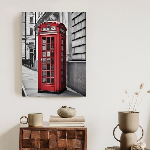 Plakat Czerwona Budka Telefoniczna Na Czarno Białej Ulicy