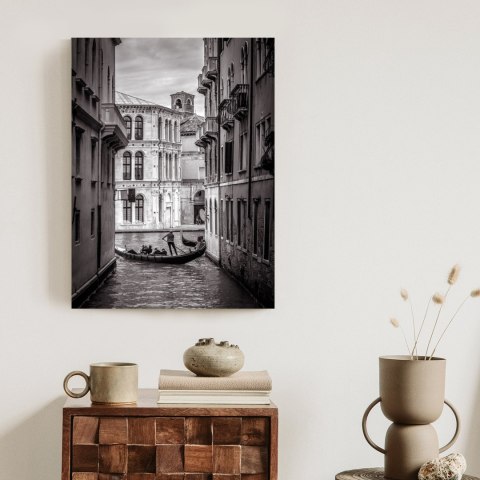 Plakat Czarno-Biała Uliczka Z Gondolą W Wenecji
