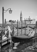 Plakat Gondola W Czarno Białej Wenecji