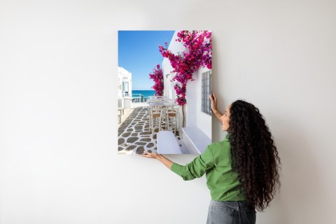 Plakat Grecka Architektura Z Różowymi Kwiatami I Widokiem Na Morze