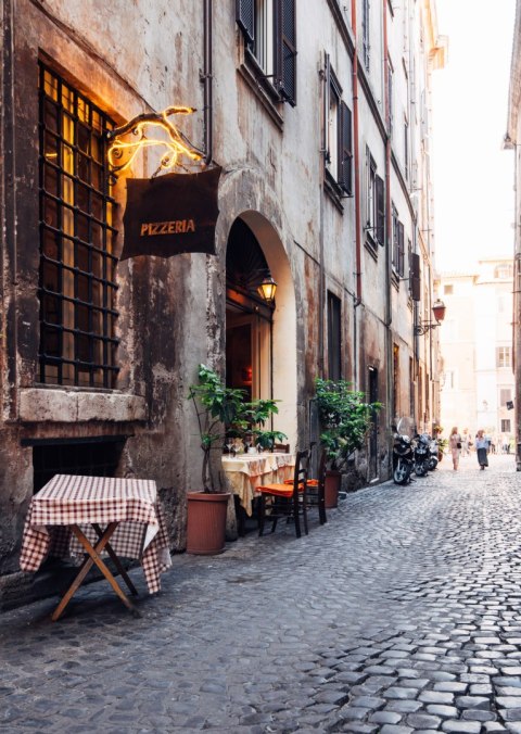 Plakat Klimatyczna Uliczka W Rzymie Z Kawiarnią