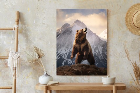 Plakat Niedźwiedź Grizzly Na Śnieżnym Paśmie Górskim