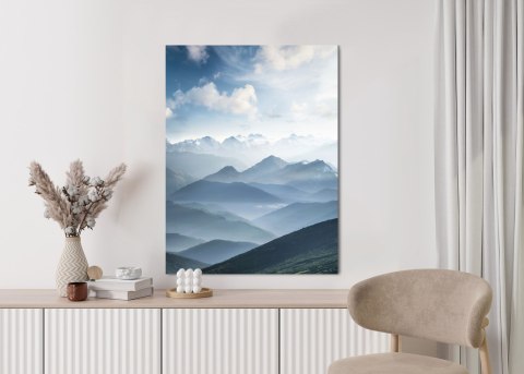 Plakat Chmury Na Błękitnym Niebie O Poranku Nad Górskim Krajobrazem