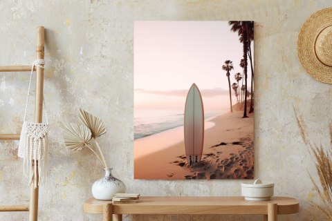 Plakat Deska Surfingowa Na Plaży O Wschodzie Słońca