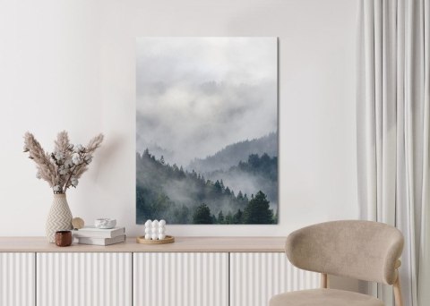 Plakat Drzewa Na Górskich Wzgórzach We Mgle