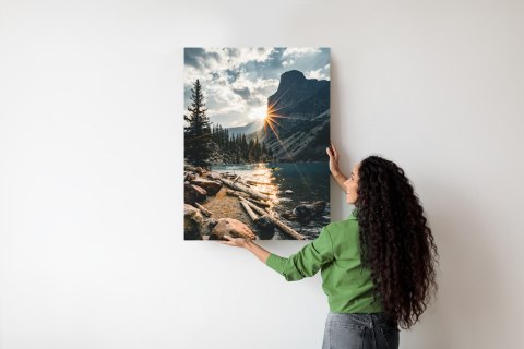 Plakat Wschód Słońca Nad Górskim Jeziorem Moraine